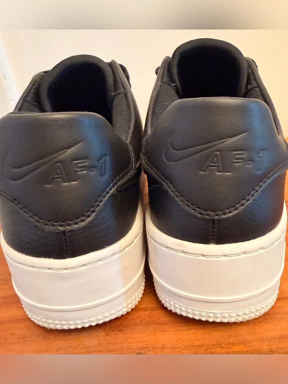Nike smooth black